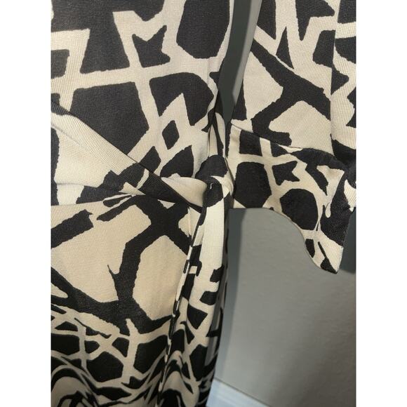 Diane Von Furstenberg Wrap Dress Size 4 Animal Print Black & Ivory Vintage Style - Picture 4 of 9
